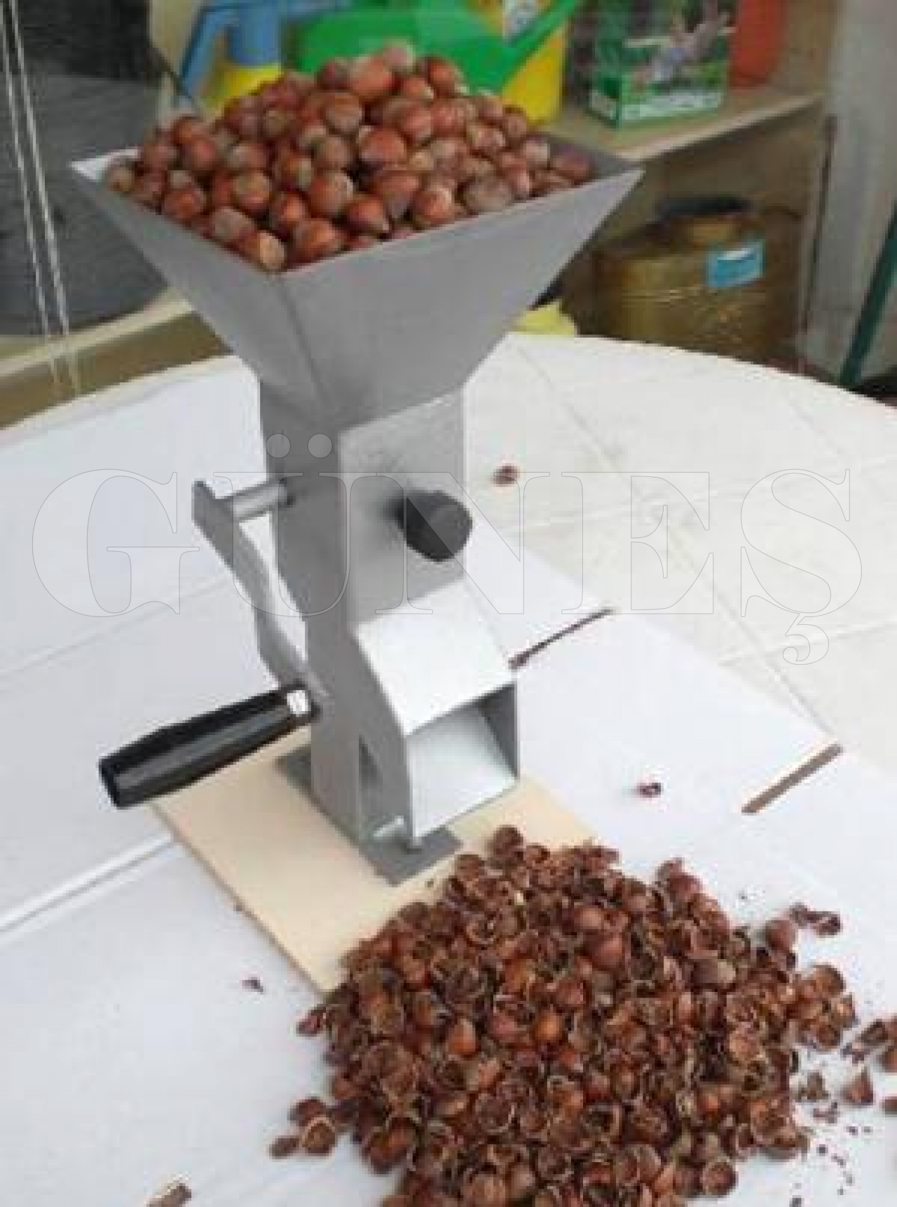 Findik Kirma Aletinin Meraklisi Cok Alicisi Yok Gunes Gazetesi Fatsa Memleketci Siyasi Gazete