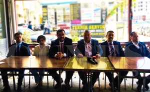 MHP Vatandaşlarla Kucaklaştı MHP Vatandaşlarla Kucaklaştı