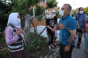 Vali Sonel, göreve başladığı ilk gün 4 aileyi ziyaret etti Vali Sonel, göreve başladığı ilk gün 4 aileyi ziyaret etti