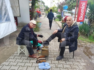 Bolamann tek ayakkab boyacs  Hakan Cokun