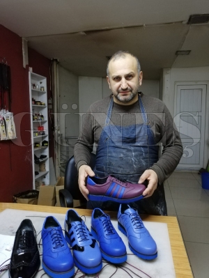 TARAFTAR AYAKKABISI YAPIYOR
