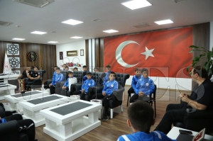 BAARILI PEHLVANLAR, MUSTAFA GENǒ ZYARET ETT
