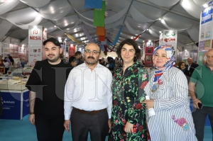 Kitap Fuar� D�nyaca �nl� Kalp Cerrah� G�rsoy�u a��rlad�