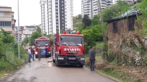 Metruk bina yandı Metruk bina yandı