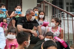 Vali Sonel, Çatkapı hane ziyaretlerinde bulunuyor Vali Sonel, Çatkapı hane ziyaretlerinde bulunuyor
