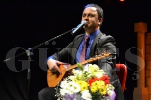 AYDIN BEYOĞLU’NDAN MUHTEŞEM KONSER AYDIN BEYOĞLU’NDAN MUHTEŞEM KONSER