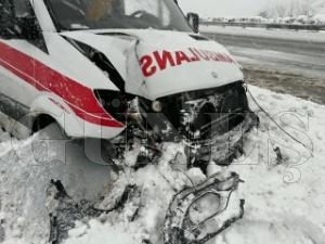 HASTA TAŞIYAN AMBULANS KAZA YAPTI HASTA TAŞIYAN AMBULANS KAZA YAPTI