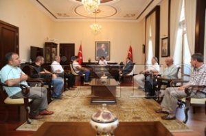 Başpehlivan Kara Vali Balkanlıoğlu'nu ziyaret etti Başpehlivan Kara Vali Balkanlıoğlu'nu ziyaret etti
