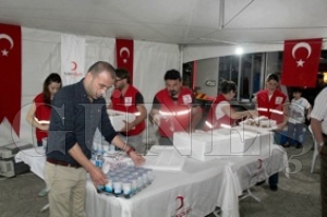 Türk Kızılay'ı Fatsa Şubesi Demokrasi Nöbetçilerine ikramda bulundu Türk Kızılay'ı Fatsa Şubesi Demokrasi Nöbetçilerine ikramda bulundu