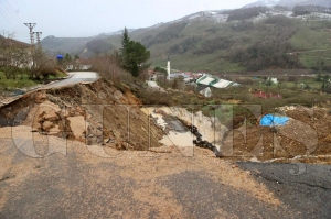 Ba�kan G�ler heyelan b�lgesinde