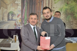 BAŞKAN ANLAYAN GAZETECİLERLE BULUŞTU BAŞKAN ANLAYAN GAZETECİLERLE BULUŞTU