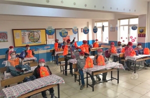 Fatsa'lı İş İnsanından örnek davranış... Bilgisayar ve Kırtasiye yardımında bulundu Fatsa'lı İş İnsanından örnek davranış... Bilgisayar ve Kırtasiye yardımında bulundu