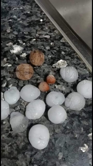 Şiddetli yağmur ve dolu korkuttu Şiddetli yağmur ve dolu korkuttu