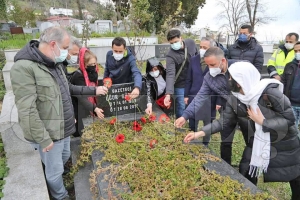 OBBKT oyuncularına vefa...Tiyatrocular kabirleri başında anıldı OBBKT oyuncularına vefa...Tiyatrocular kabirleri başında anıldı