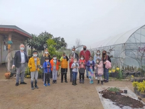Küçük öğrenciler çiftçi eğitim merkezinde Küçük öğrenciler çiftçi eğitim merkezinde