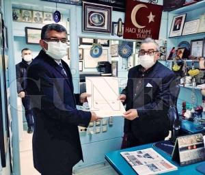 Rahmi Yangın'a teşekkür belegesi verildi Rahmi Yangın'a teşekkür belegesi verildi