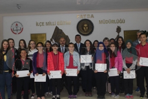 Başarılı öğrenciler ödüllendirildi Başarılı öğrenciler ödüllendirildi