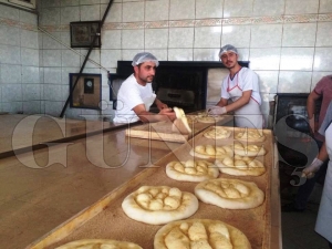 Ramazan pidesi hem damağa hem de göze hitap ediyor Ramazan pidesi hem damağa hem de göze hitap ediyor