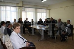 LE MLL ETM MDR EKREM CNOLU, M. NECAT ETNKAYA LKOKULUNU ZYARET ETT