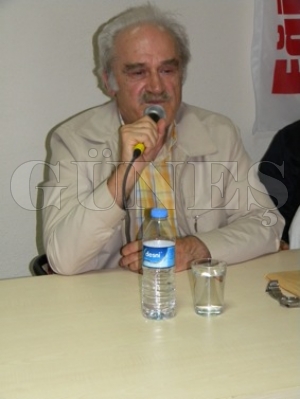 ZEKİ SARIHAN KİTAPLARINI İMZALADI ZEKİ SARIHAN KİTAPLARINI İMZALADI