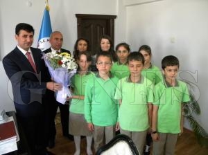 Öğrencilerden Ahmet Gürsel Avcı’ya Çiçekli Ziyaret Öğrencilerden Ahmet Gürsel Avcı’ya Çiçekli Ziyaret
