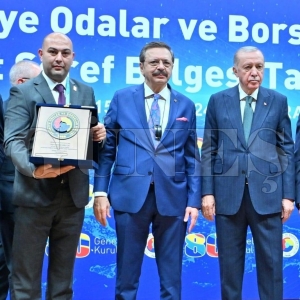 OSMAN CARLI’YA BAŞARI PLAKETİ VERİLDİ OSMAN CARLI’YA BAŞARI PLAKETİ VERİLDİ