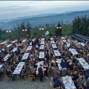 Yassıtaşlılar 1500 kişinin katıldığı iftarda buluştu Yassıtaşlılar 1500 kişinin katıldığı iftarda buluştu