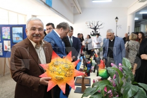 Bakan Gler, mezun olduu okulda alklarla karland