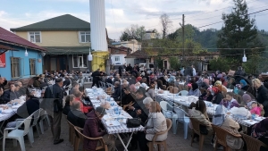 Kayaca mahallesinde  iftar yemei verildi