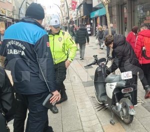 Ordu�da trafi�e kapal� caddelerde motosiklet denetimi� 261 s�r�c�ye ceza