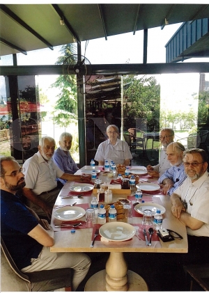 Prof. Dr. Tayyar Altunkula Fatsal dostlaryla bulutu