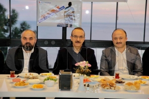 Vali Seddar Yavuz, baz STKlar tarafndan dzenlenen Sabah Namaz Bulumas etkinliine katld.