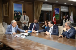 Bakan Gler AK parti seim ilerinden sorumlu genel bakan yardmcs Ali hsan Yavuz ve beraberindekileri arlad