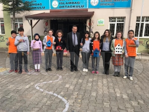 Sokak hayvanlarn scak yuva ile buluturdular
