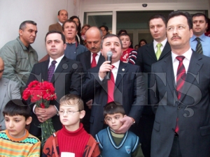 BAŞKAN ANLAYAN BELEDİYEDE ÇİÇEKLERLE KARŞILANDI BAŞKAN ANLAYAN BELEDİYEDE ÇİÇEKLERLE KARŞILANDI