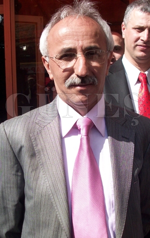 4 BELDEDE BAŞKANLAR DEĞİŞTİ 4 BELDEDE BAŞKANLAR DEĞİŞTİ