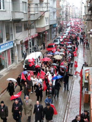 CHP'DEN SEÇİME 1 GÜN KALA MİTİNG GİBİ YÜRÜYÜŞ! CHP'DEN SEÇİME 1 GÜN KALA MİTİNG GİBİ YÜRÜYÜŞ!