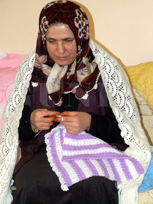 GÖRME ENGELİ ÖRGÜSÜNE ENGEL DEĞİL -ORDU'DA DOĞUŞTAN GÖRME ENGELLİ KADININ YAPTIĞI EL İŞİ ÖRGÜLER GÖRENLERİ ŞAŞIRTIYOR GÖRME ENGELİ ÖRGÜSÜNE ENGEL DEĞİL -ORDU'DA DOĞUŞTAN GÖRME ENGELLİ KADININ YAPTIĞI EL İŞİ ÖRGÜLER GÖRENLERİ ŞAŞIRTIYOR