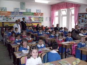 POLSLER OKULLARI ZYARET ETT