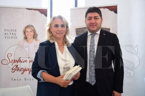 YILDIZ YILDIZ’IN İLK İMZA GÜNÜ YILDIZ YILDIZ’IN İLK İMZA GÜNÜ