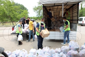 KARANTİNADA OLAN TAŞLICA MAHALLESİNE GIDA DAĞITIMI YAPILDI KARANTİNADA OLAN TAŞLICA MAHALLESİNE GIDA DAĞITIMI YAPILDI