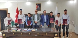 Hafızlara belgeleri takdim edildi Hafızlara belgeleri takdim edildi