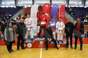 Orduda okul sporlar karate grup msabakalar erdi