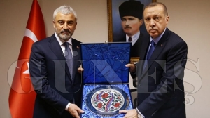 Cumhurbaşkanı Erdoğan’dan Enver Yılmaz’a plaket Cumhurbaşkanı Erdoğan’dan Enver Yılmaz’a plaket