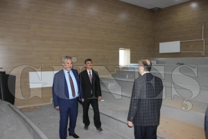 Kaymakam Yapıcı okul inşaatında incelemelerde bulundu Kaymakam Yapıcı okul inşaatında incelemelerde bulundu