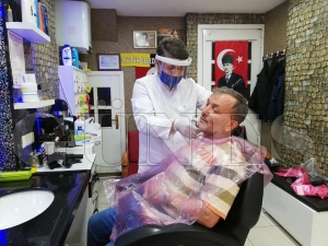 Kuaförler 55 gün sonra dükkan açtı Kuaförler 55 gün sonra dükkan açtı