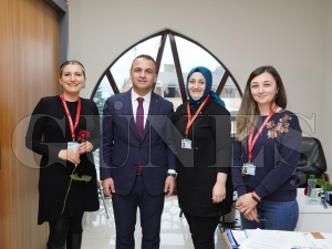 Başkan Kibar’dan kadın çalışanlara güllü kutlama Başkan Kibar’dan kadın çalışanlara güllü kutlama