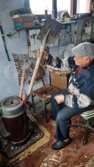 Mart kapdan baktrr, kazma krek yaktrr