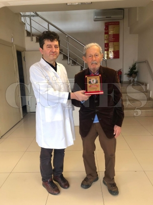 Dr. Zeki Uzunkke  onur plaketi verildi