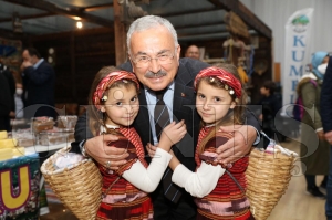 Bakan glere istanbulda sevgi seli